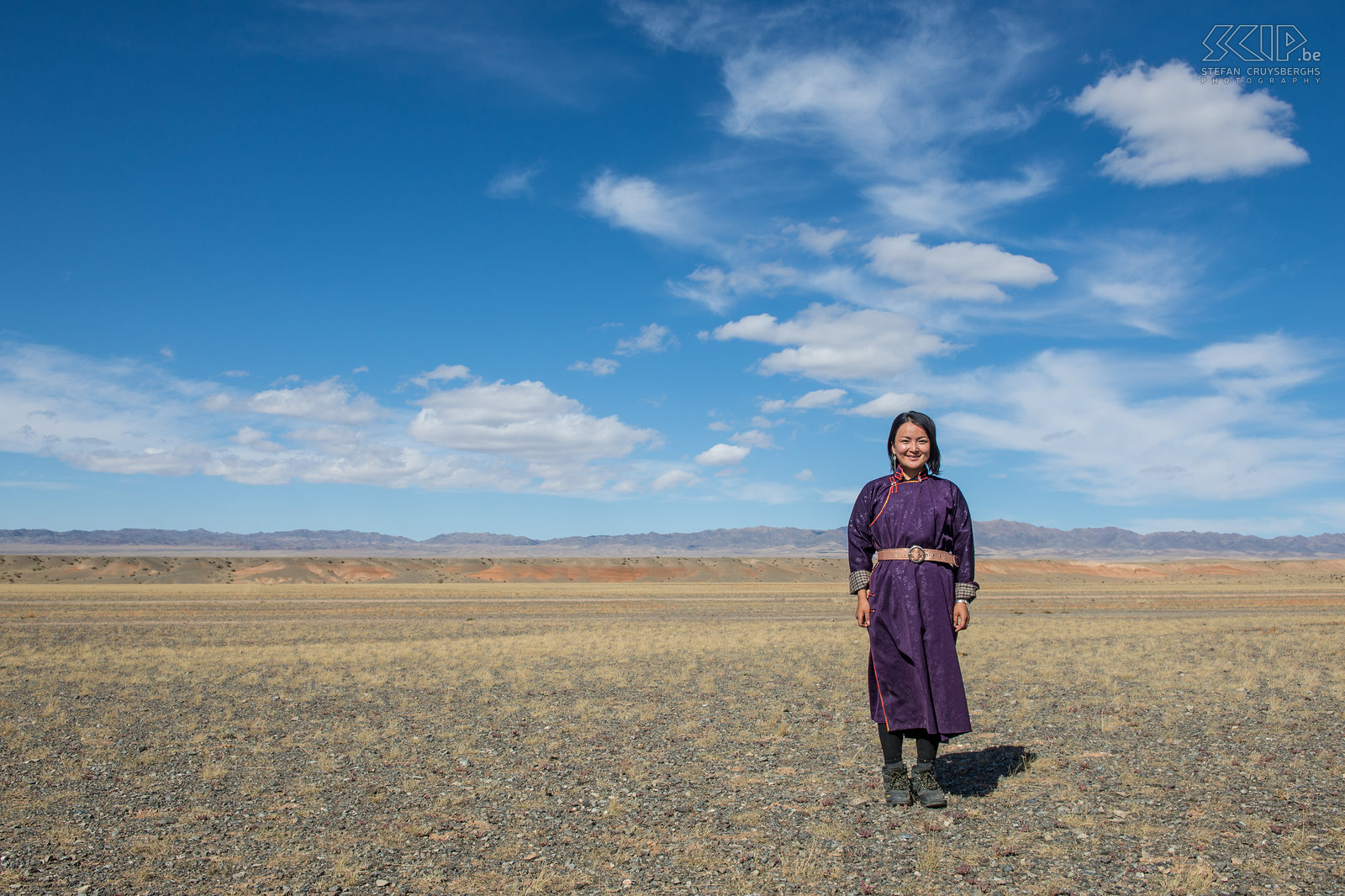 Gobi - Jacky Onze Mongoolse gidse Jacky op de steppe. Stefan Cruysberghs
